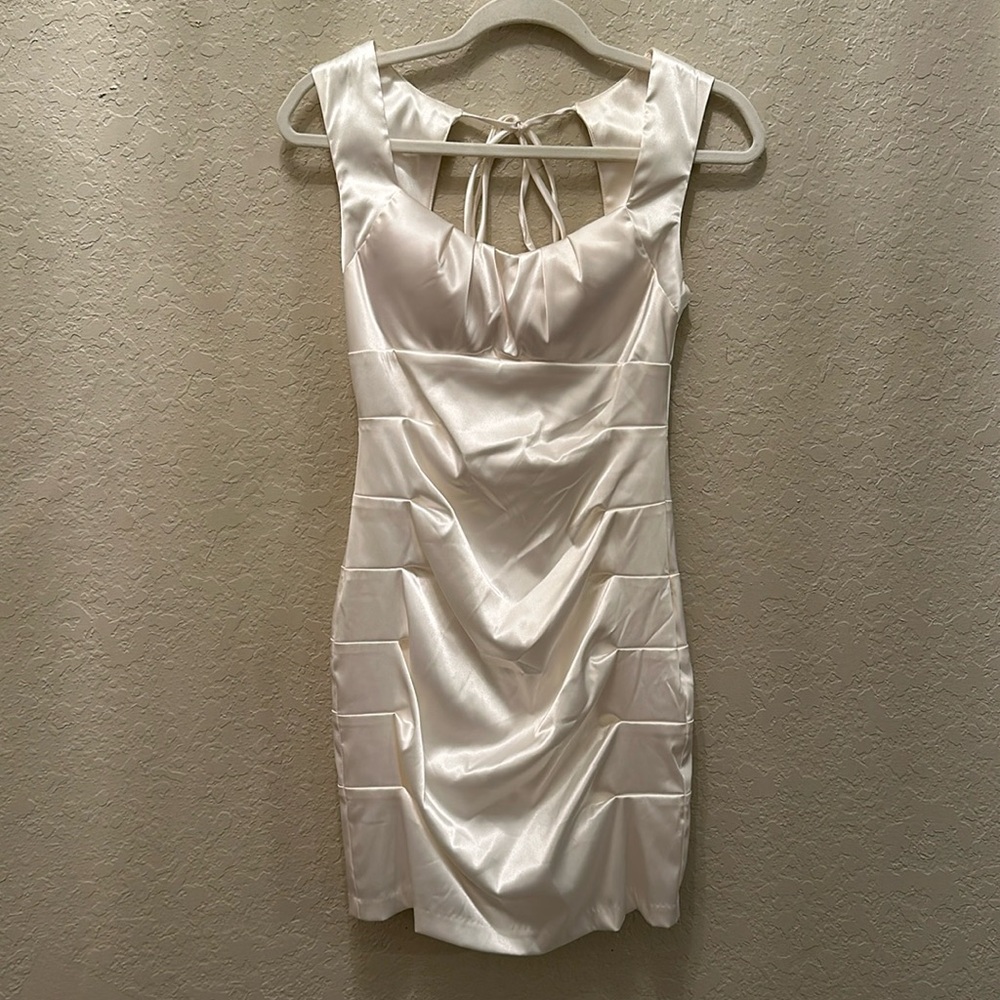 White Windsor dress k